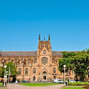 Hop on Sydney Hop-On Hop-Off sightseeing bus – Explore landmarks and attractions in 2025 Hop on the open-top bus in Sydney, Australia – Discover top attractions, monuments, and hidden gems with a hop-on hop-off tour in 2025